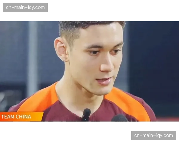 成都蓉城签下年轻后卫贺一然，为引进拜合拉木支付超1600万