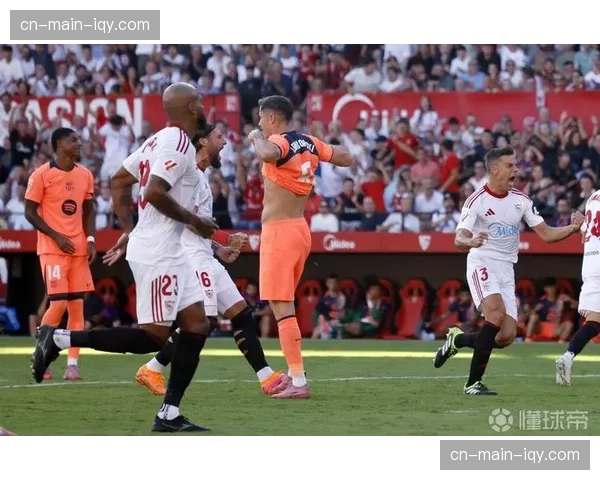 塞维利亚新帅首秀在即，赛前训练重点演练4-4-2平行中场防守站位