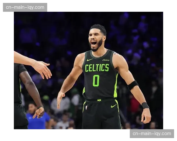 关键时刻：塔图姆突破分球，霍勒迪底角命中压哨三分绝杀