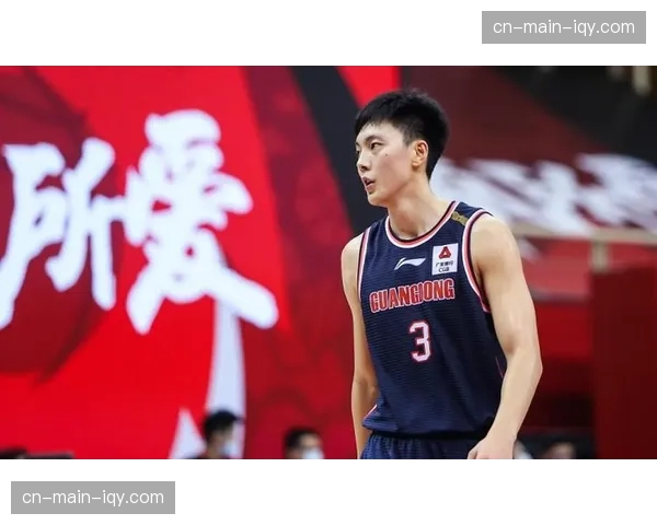 【2026年4月CBA联赛·赛中·消息胡明轩单节命中4记三分，广东半场领先浙江稠州18分