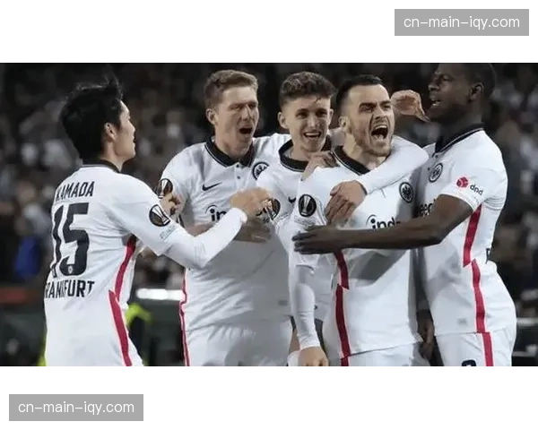 法兰克福3-4-3主攻体系对阵科隆4-2-3-1铁血防守，攻守极致对抗