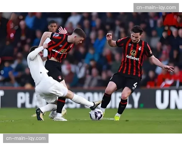 伯恩茅斯迎战利兹联，伯恩利对阵曼城，今晚英超双赛同时开打